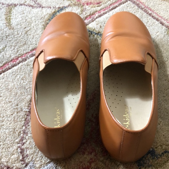 Plain High Front Dressy Slip On Shoe Unisex Taupe 32= 13.5 - Picture 7 of 9